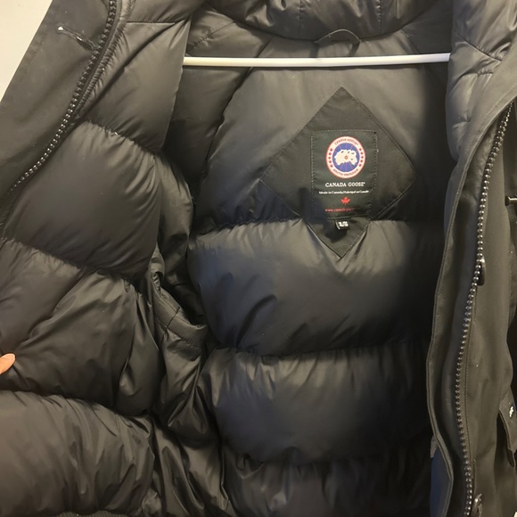 Canada goose XL Bomber Jacket - Picture 6 of 8